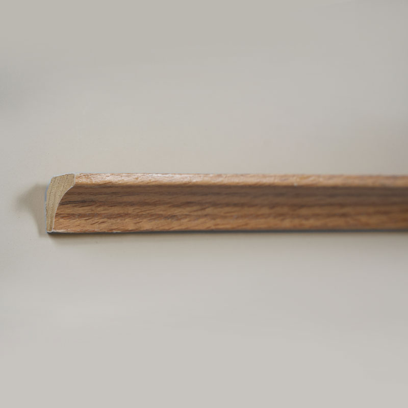 Din lemn masiv pentru colțul interior/Tultură Scotia (învelite cu furnir de stejar roșu + vopsea) - culoare stejar 7/8' x 7/8'