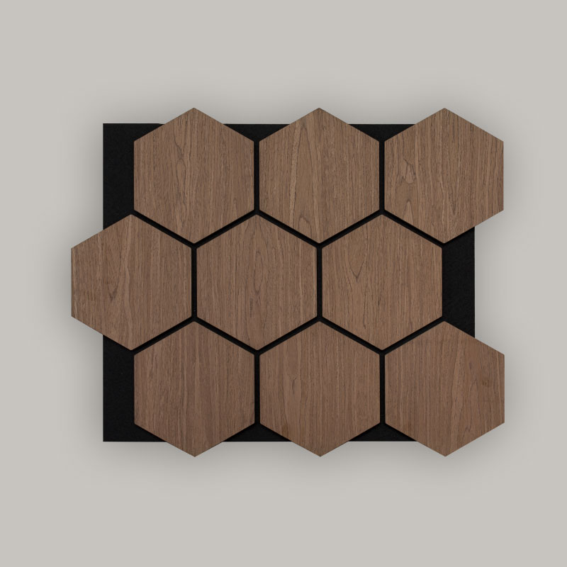 Grilă de perete/panou acustic de perete hexagonal (împachetat cu furnir din lemn de inginerie) - Finisaj cu granulație de lemn 693 mm x 567 mm