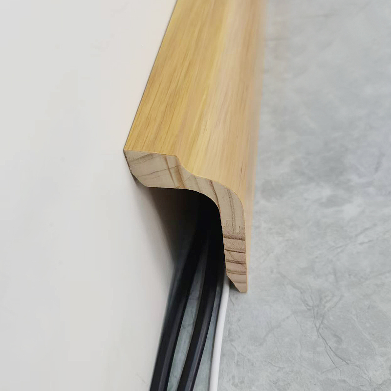 Plinte din lemn de pin (învelite cu furnir de stejar alb + vopsea) - culoare stejar 1 1/2'x2 1/6'